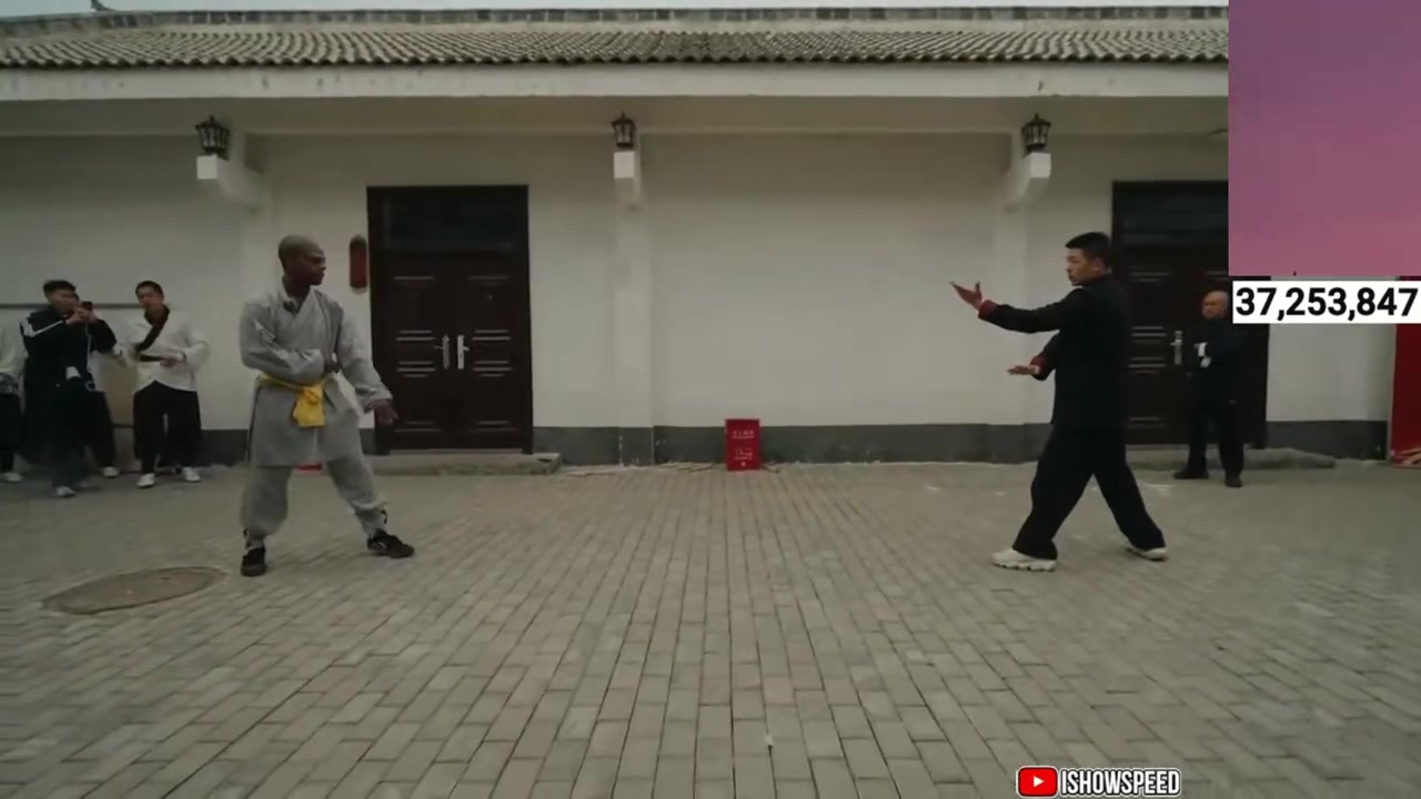 談球吧體育app官網(wǎng)啥時(shí)候賜號！甲亢哥Speed跟師傅對打練習(xí)獲稱贊：你在這里堅(jiān)持練五年 會成為功夫大師